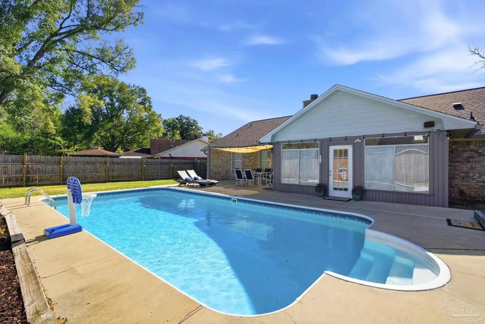 Photo of Listing #676573