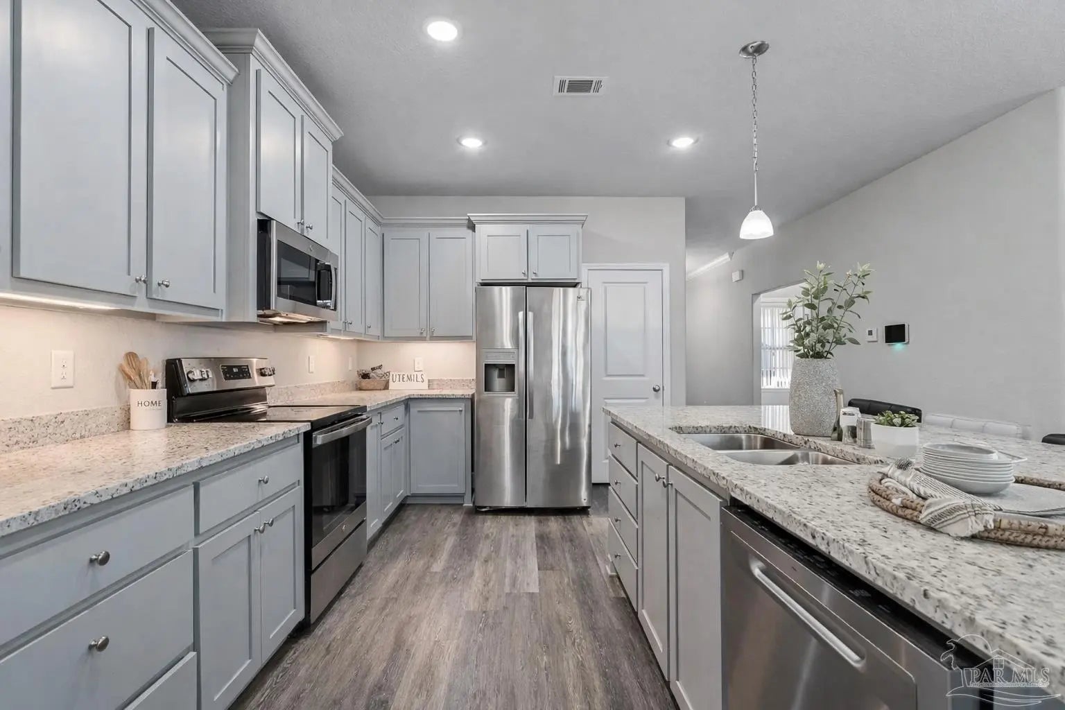 Photo of Listing #675550