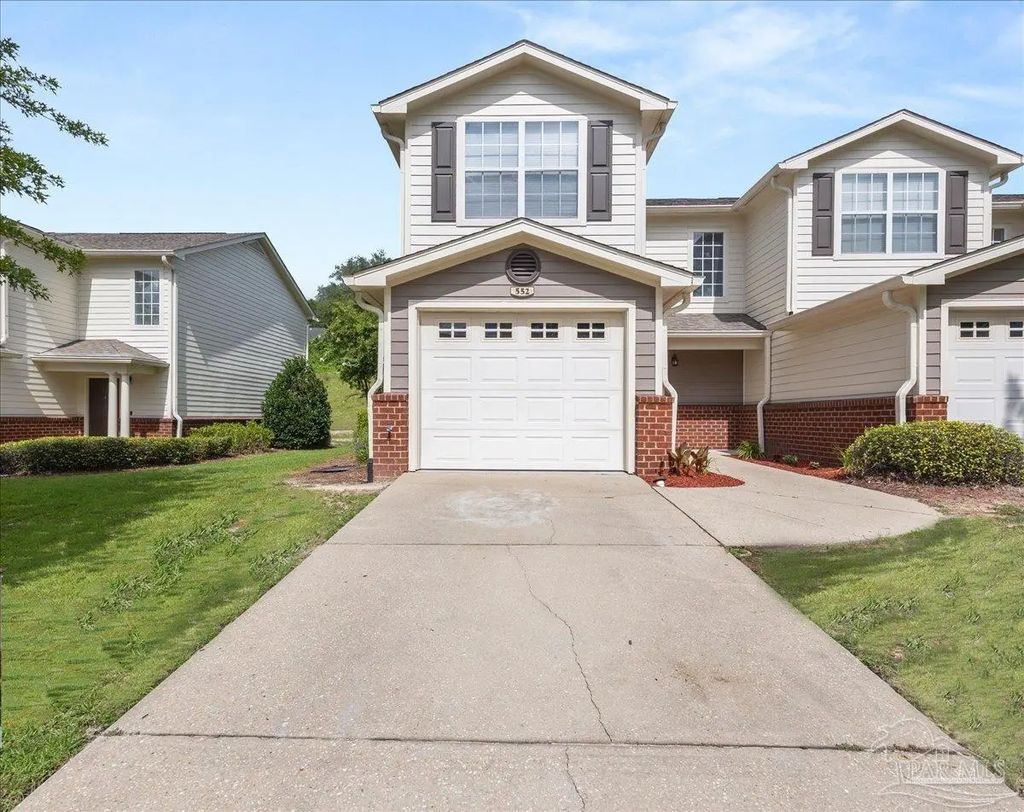552 Wingspan Way, Crestview
