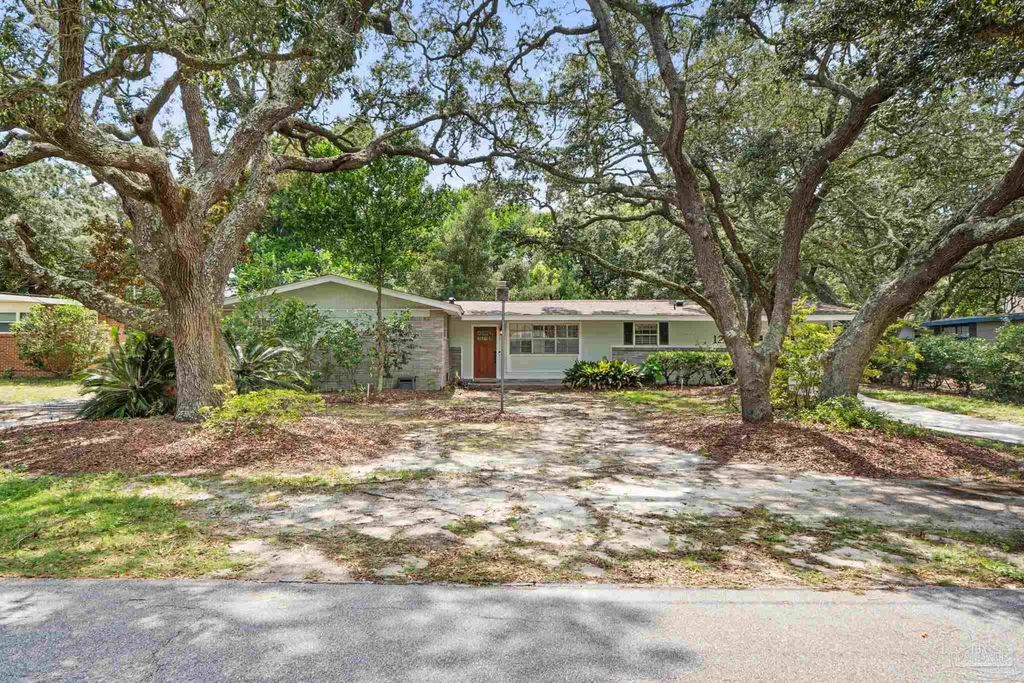 121 Gilmore Dr, Gulf Breeze