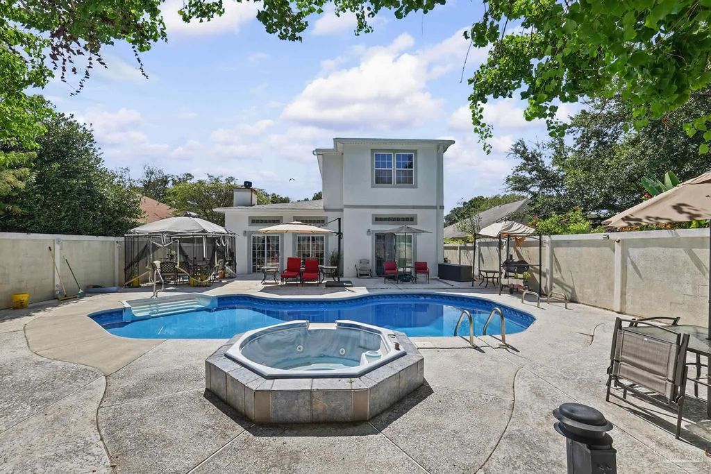 3208 Silverleaf Dr, Pensacola