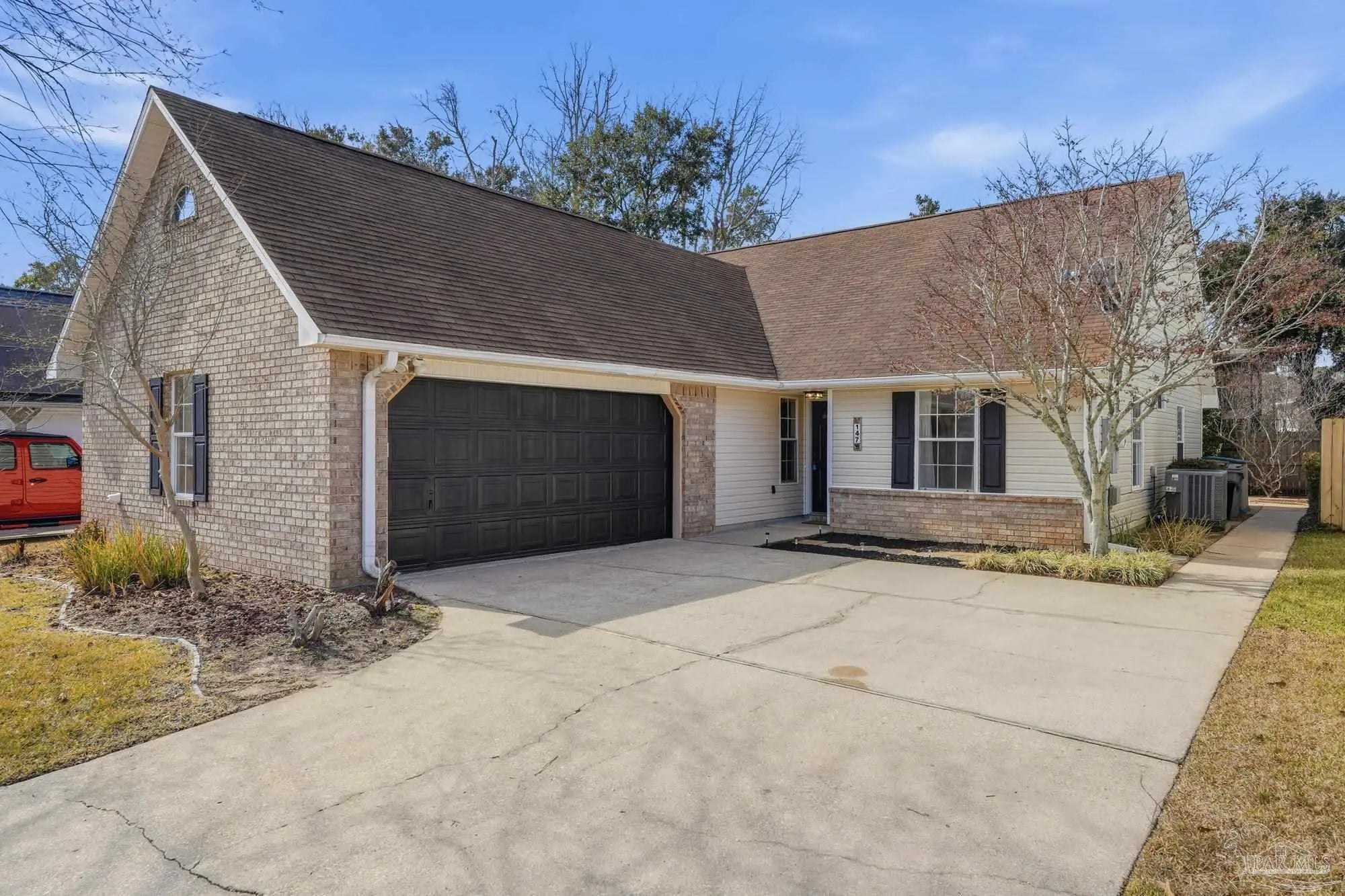 Photo of Listing #677380