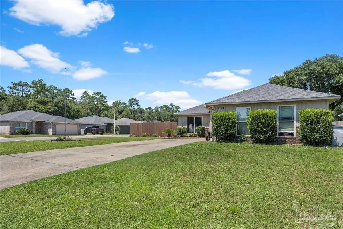 Photo of Listing #675943