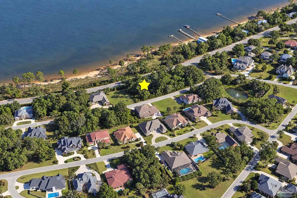 3018 Pelican Ln, Pensacola
