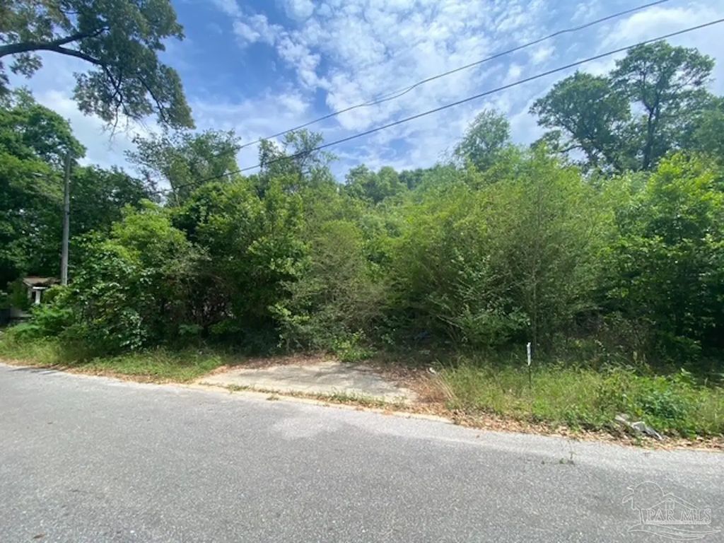 8652 Handicare St, Pensacola