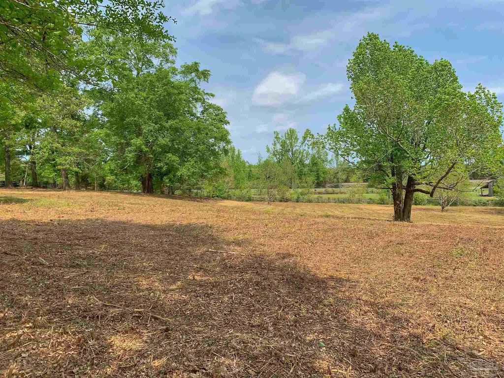 Maplewood Dr, Atmore