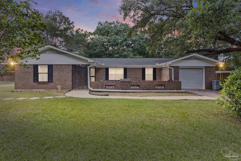 2216 Clearwater St, Mobile