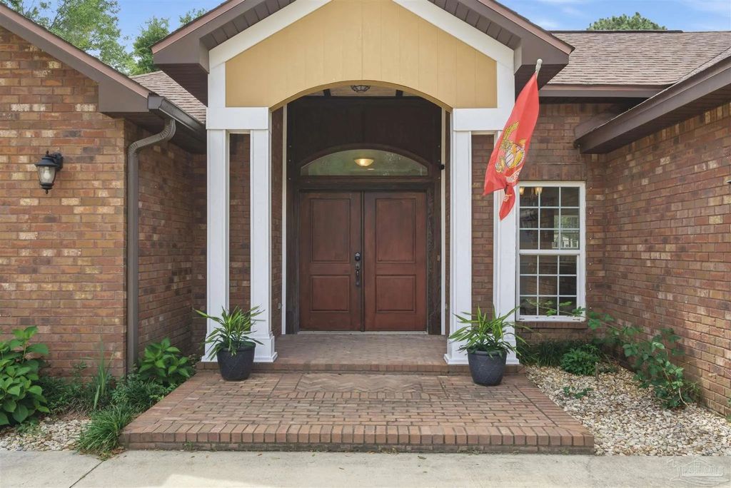 6087 Cedar Tree Dr, Milton