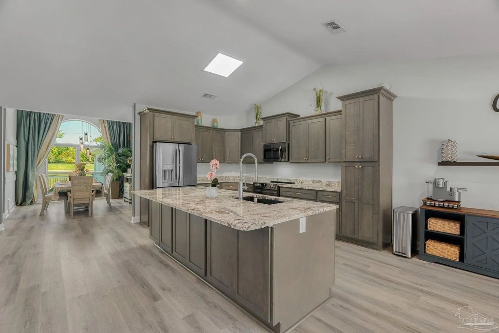 435 Meander Ln, Cantonment