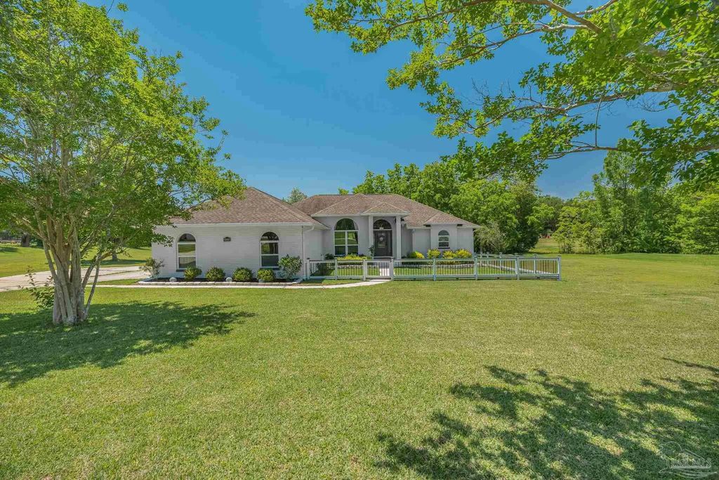 435 Meander Ln, Cantonment
