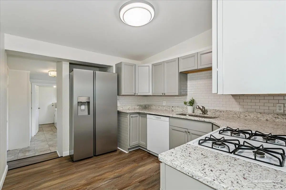 Photo of Listing #678952