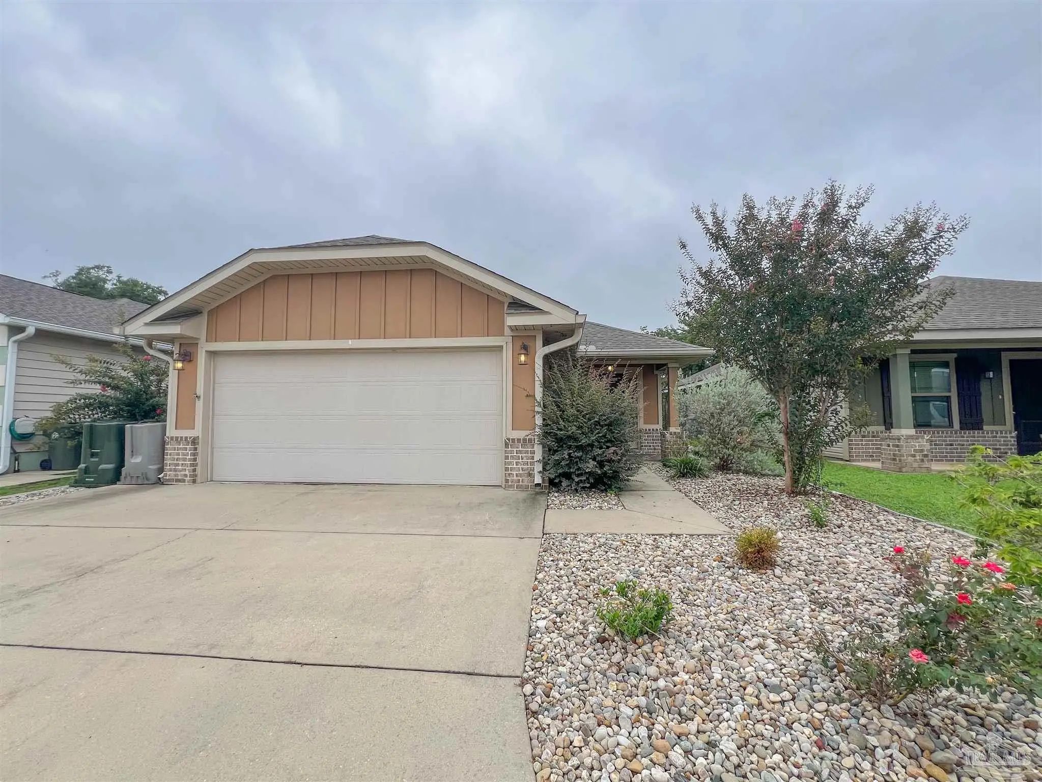 Photo of Listing #689203
