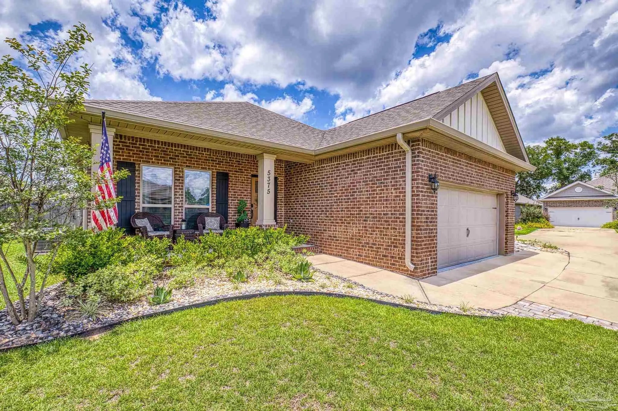 Photo of Listing #666300