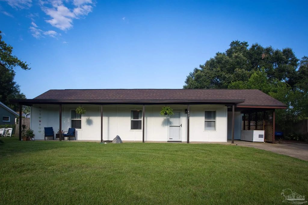 6402 Beauclair Dr, Pensacola