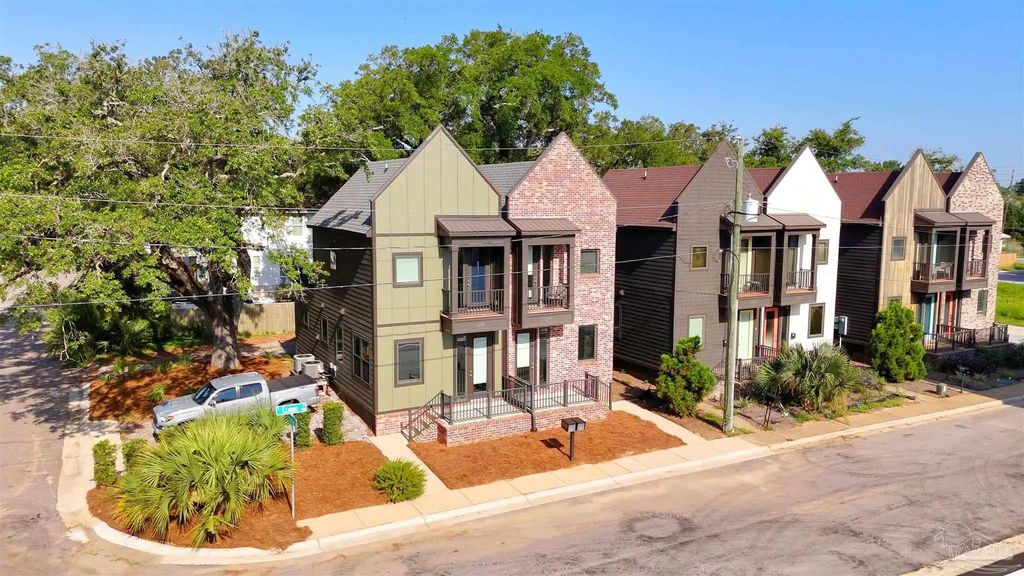 379 S Clubbs St, Pensacola