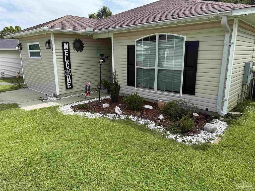10568 Wilderness Ln, Pensacola