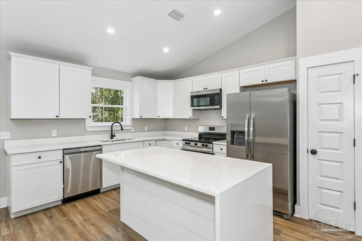 Photo of Listing #677499