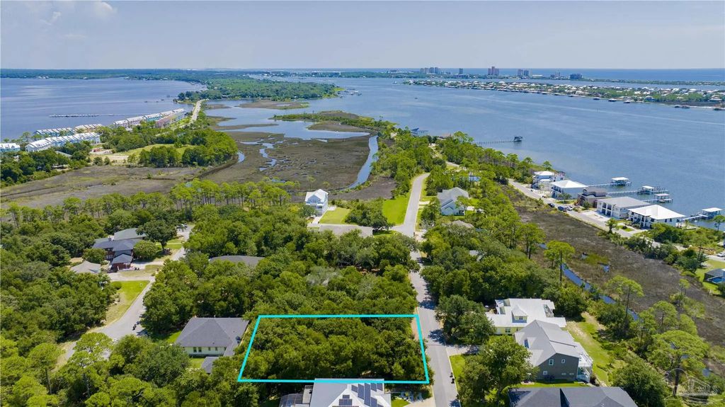 16278 Narwhal Dr, Pensacola