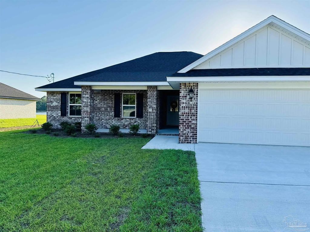 7919 Twin Lake Dr, Milton