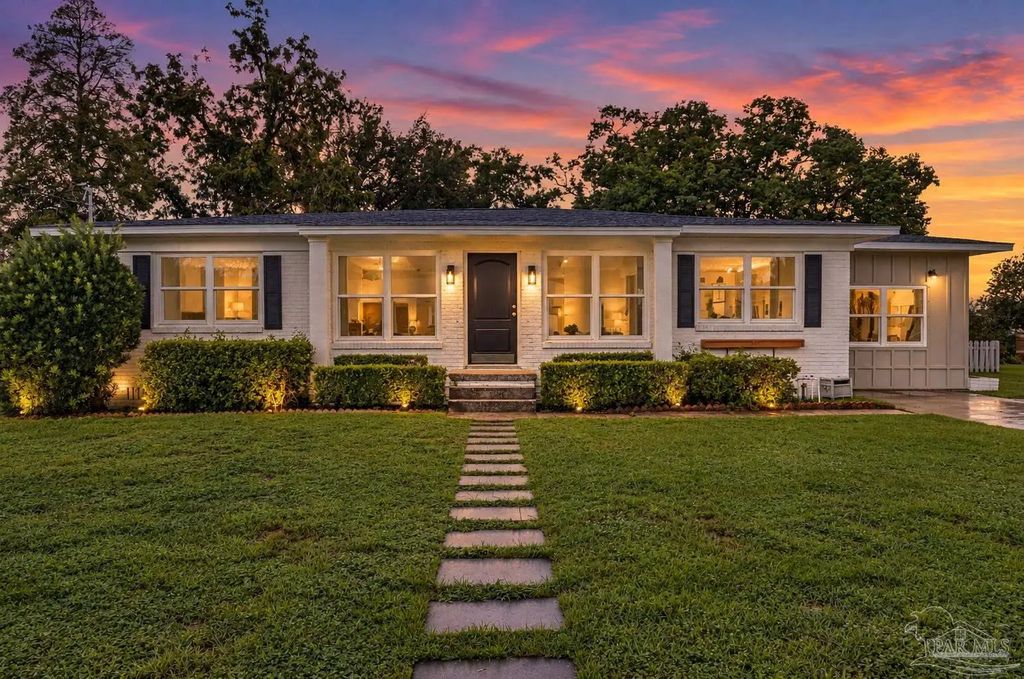 621 Whitney Dr, Pensacola