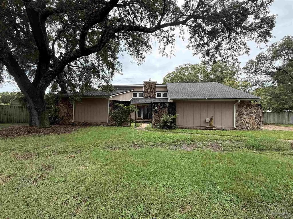 365 Arabian Dr, Pensacola