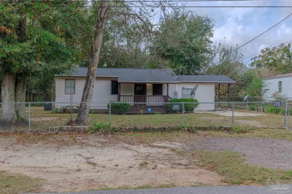 825 Booker Ave, Cantonment