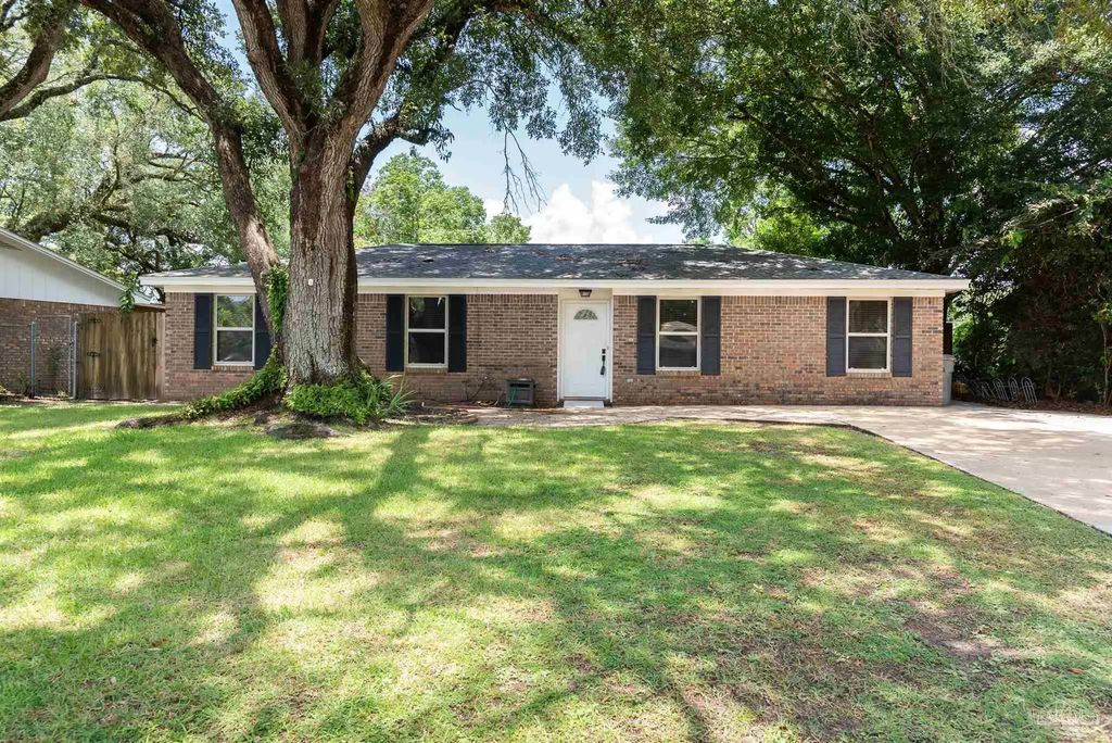 7026 Balboa Dr, Pensacola