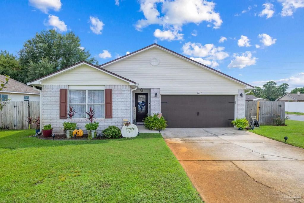 9447 Parker Pl Dr, Navarre