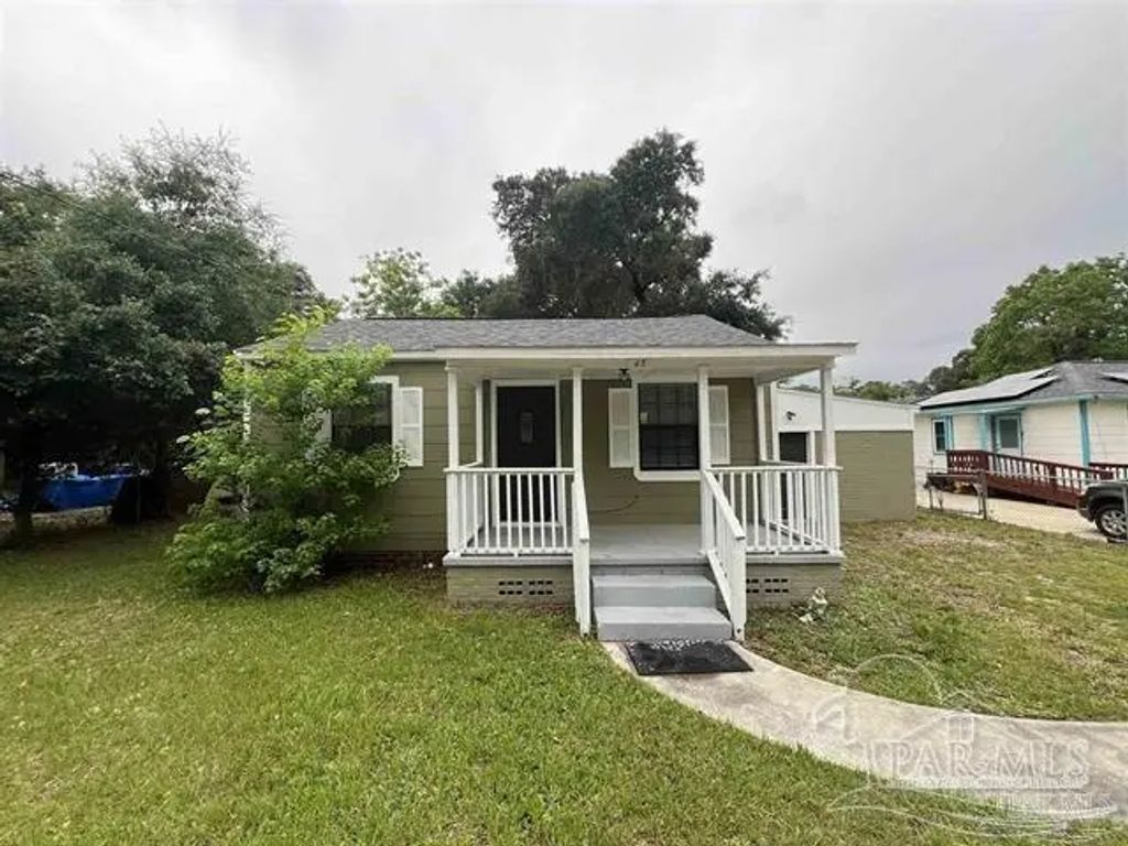 45 W Carver Dr, Pensacola