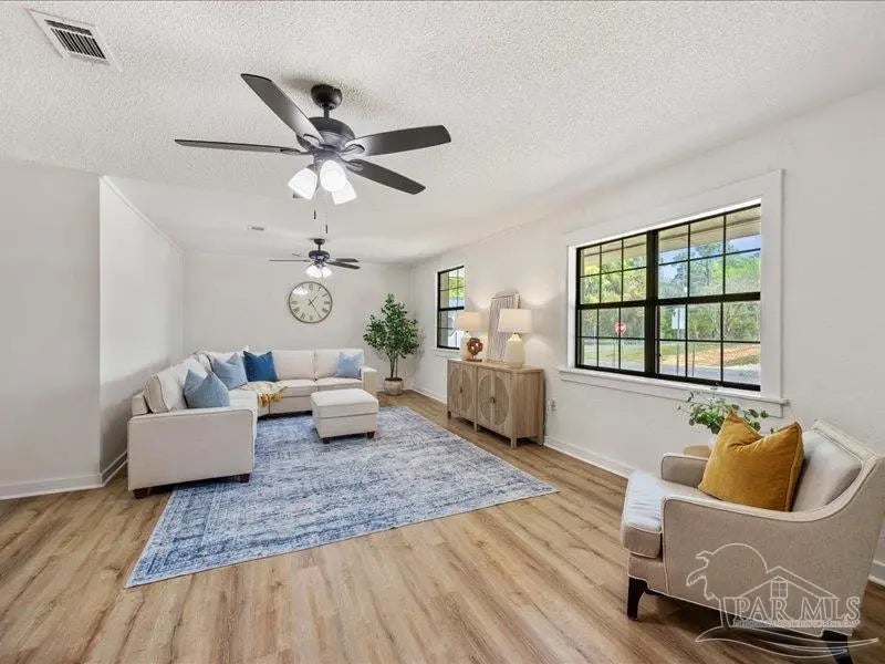 Photo of Listing #679921