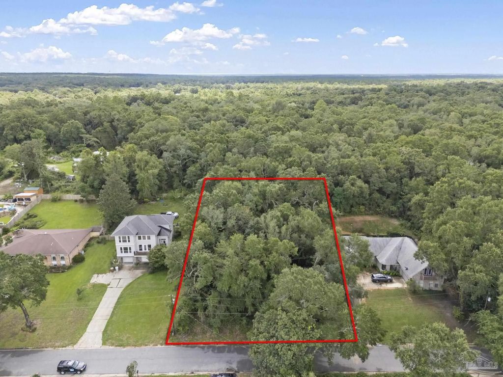 17 Lakeside Dr, Milton