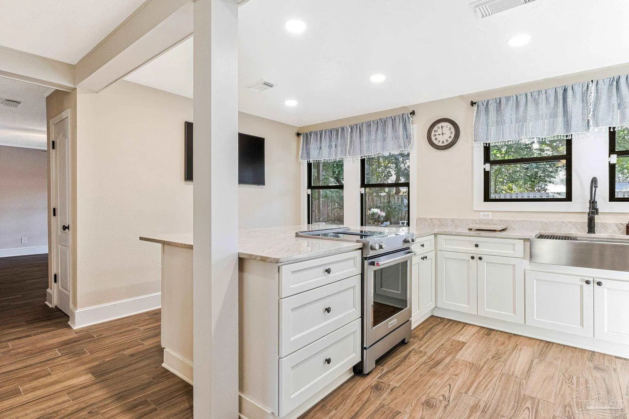 Photo of Listing #678050