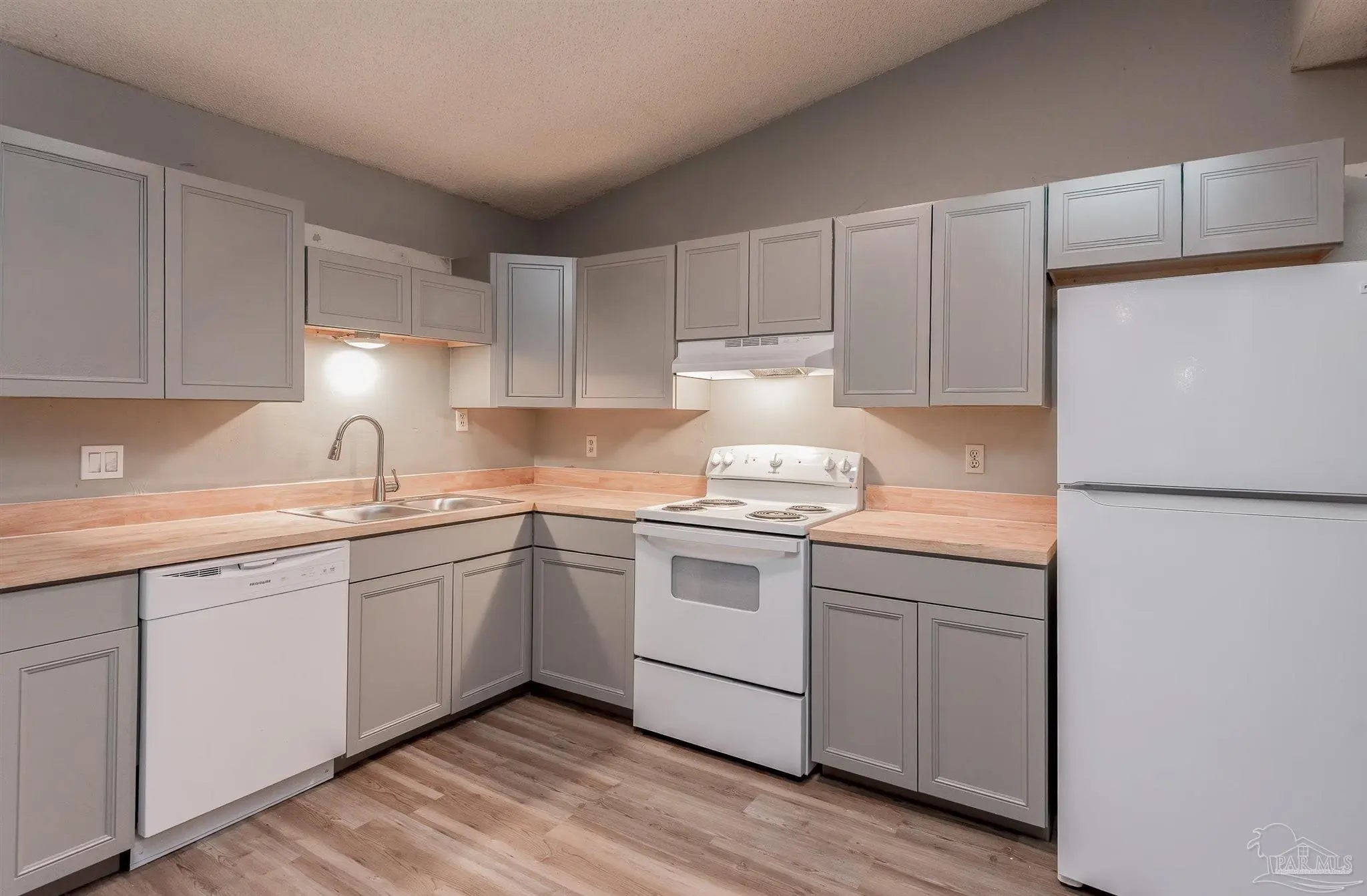 Photo of Listing #674475