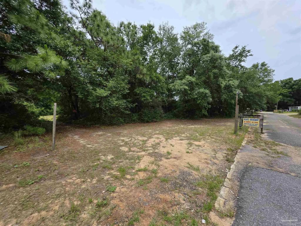 2400 Blk Longleaf Dr, Pensacola