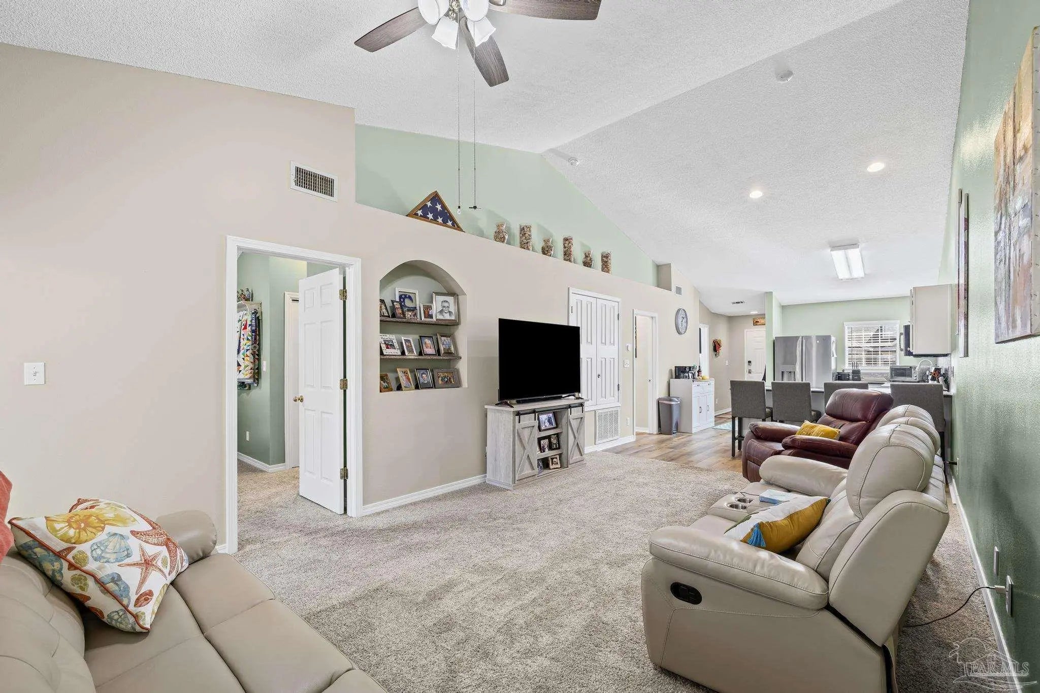 Photo of Listing #678316