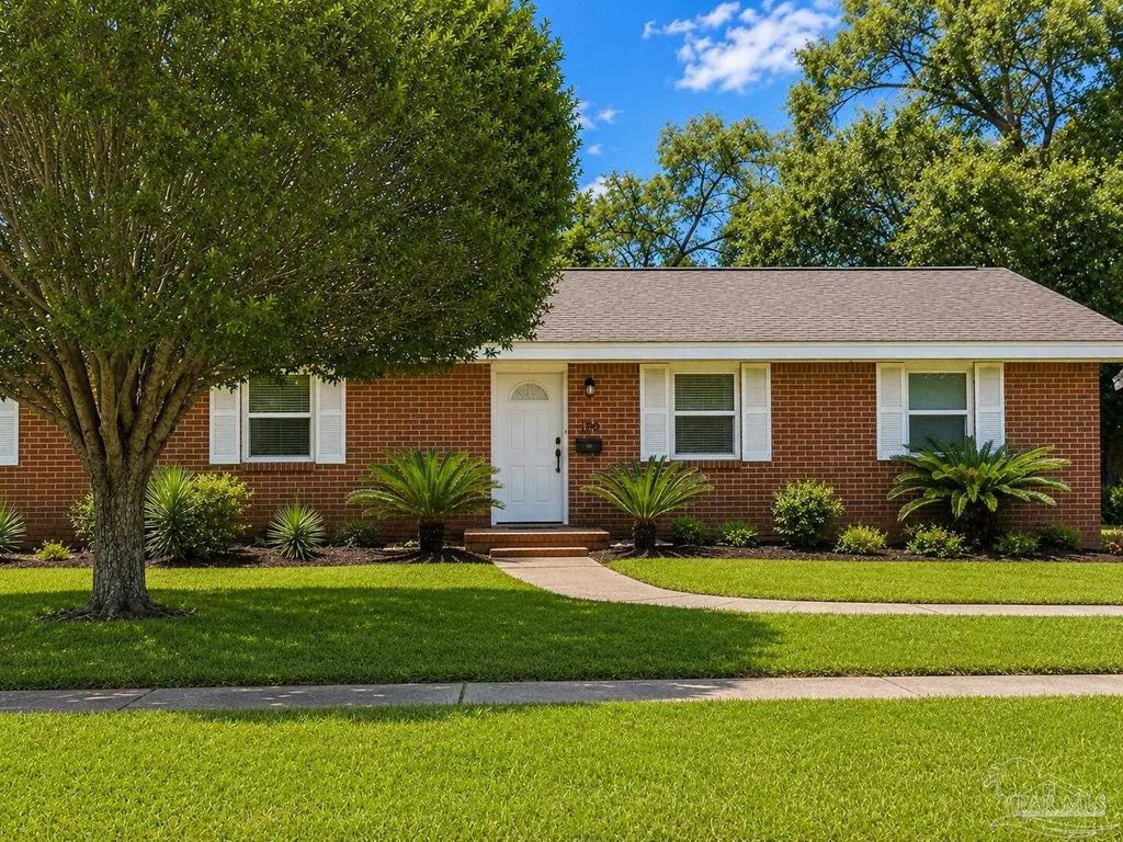 170 Overlook Dr, Pensacola