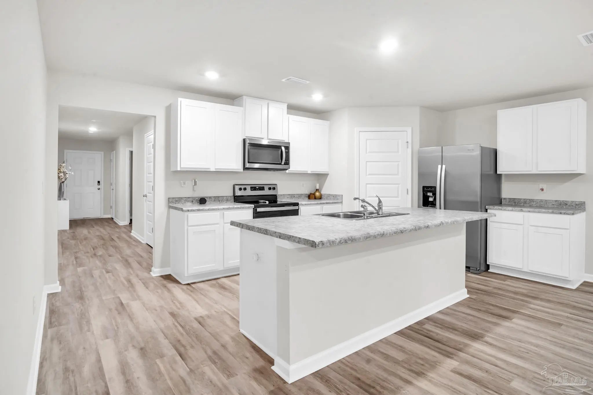 Photo of Listing #675990