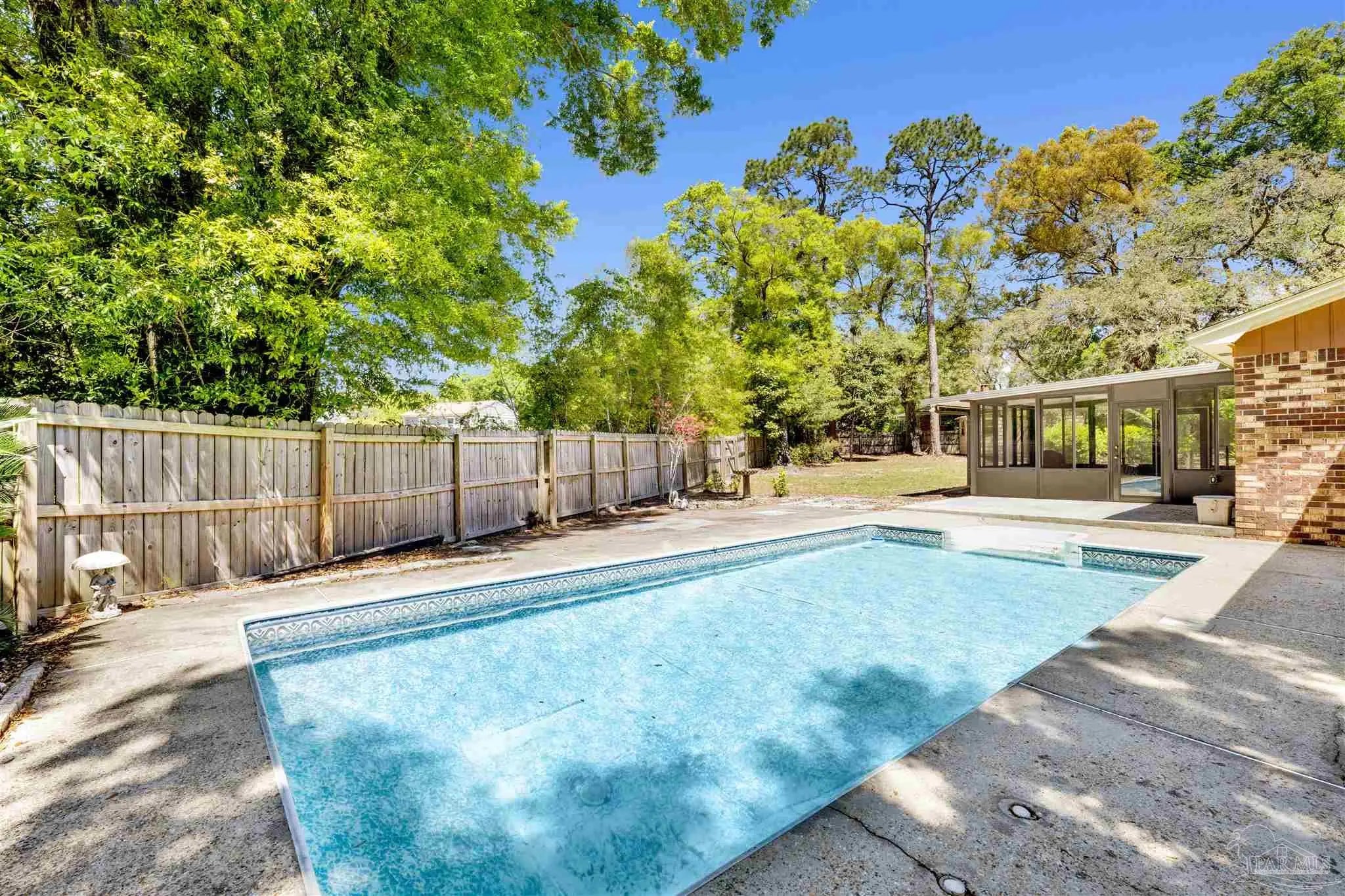 Photo of Listing #680088