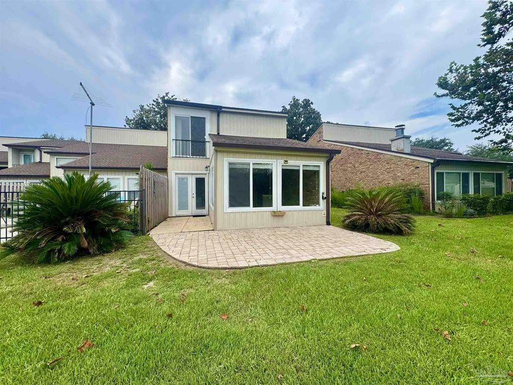 4808 Huron Dr, Pensacola