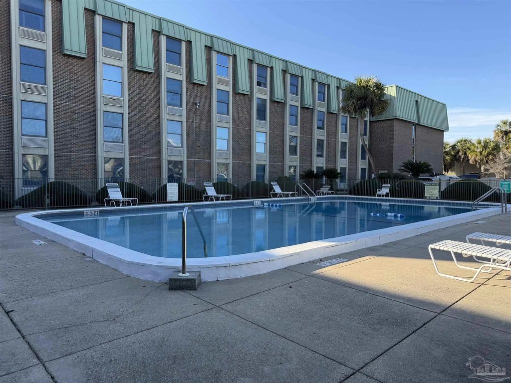 224 E Garden St #305, Pensacola