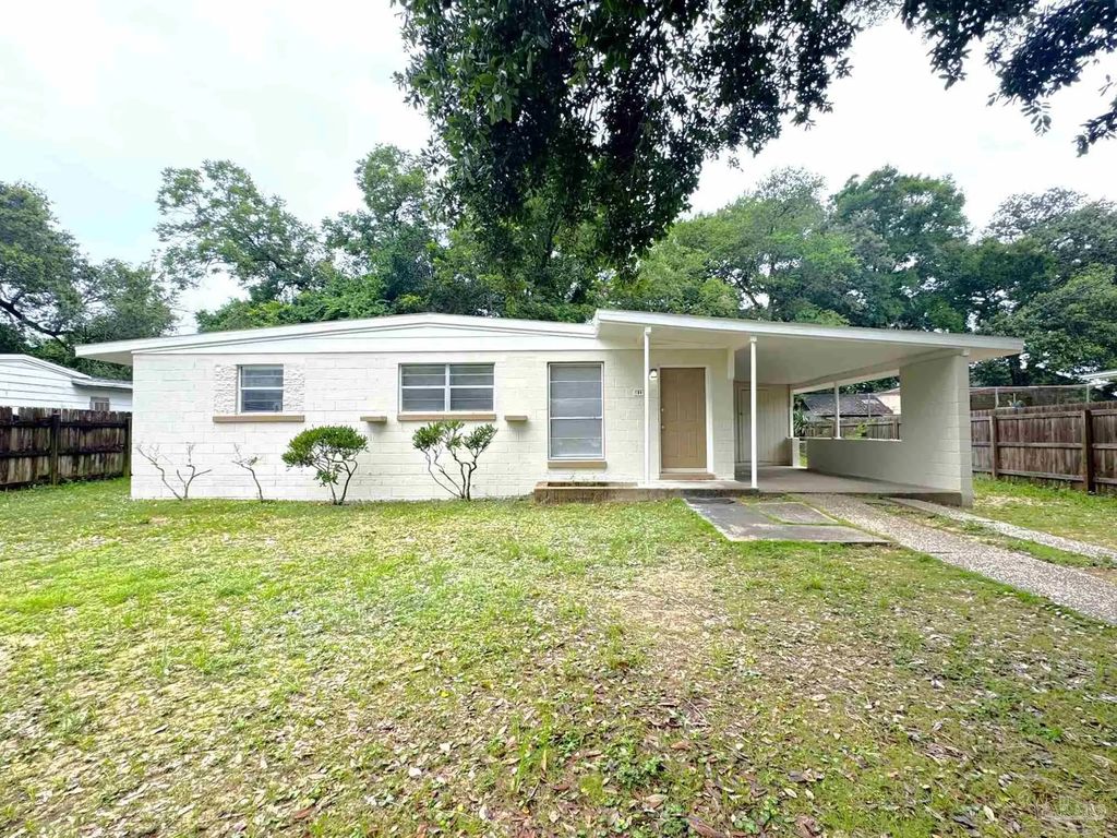 104 W Garfield Dr, Pensacola