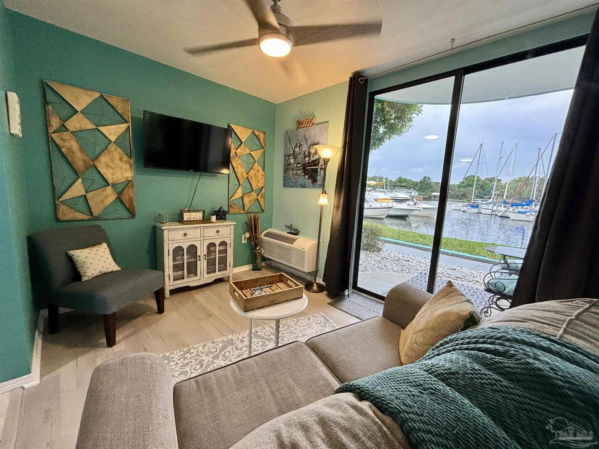 Photo of Listing #665898