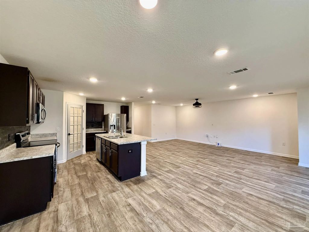 6420 Churchill Cir, Milton