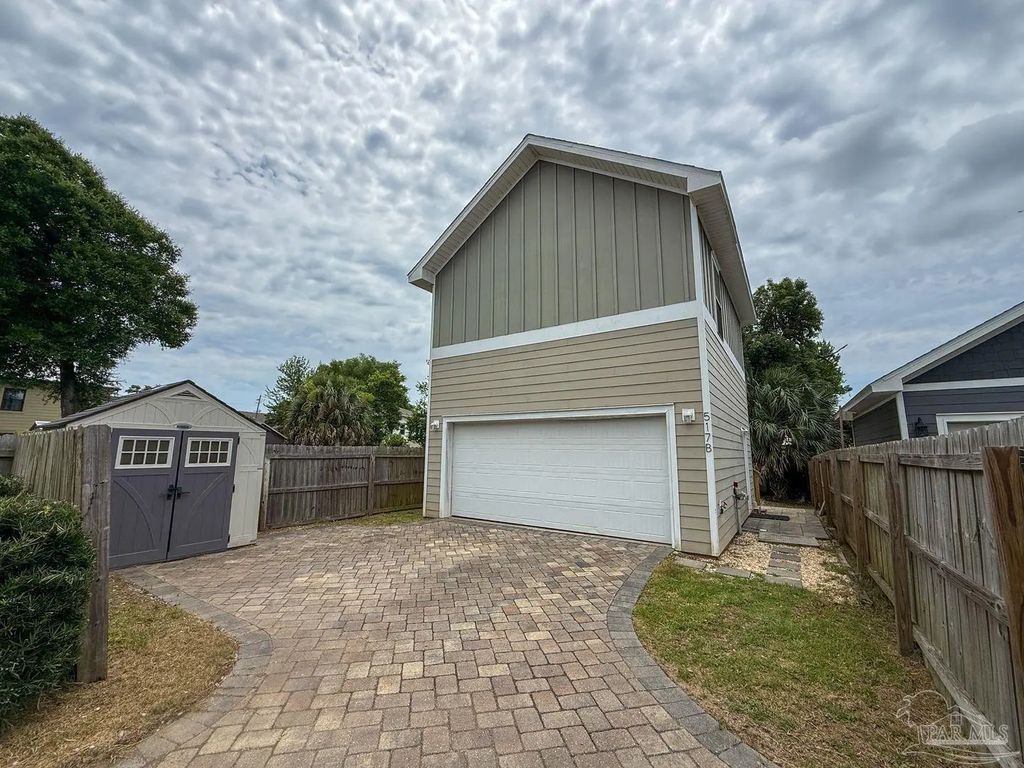517 W Wright St #b, Pensacola