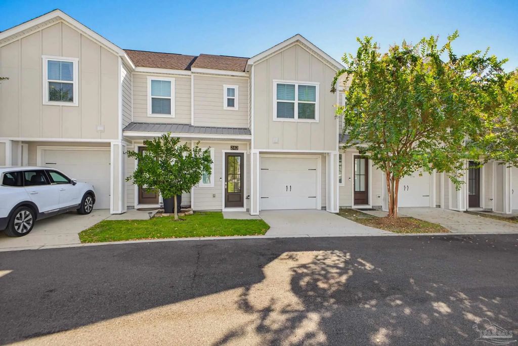 242 Junction Ave, Pensacola