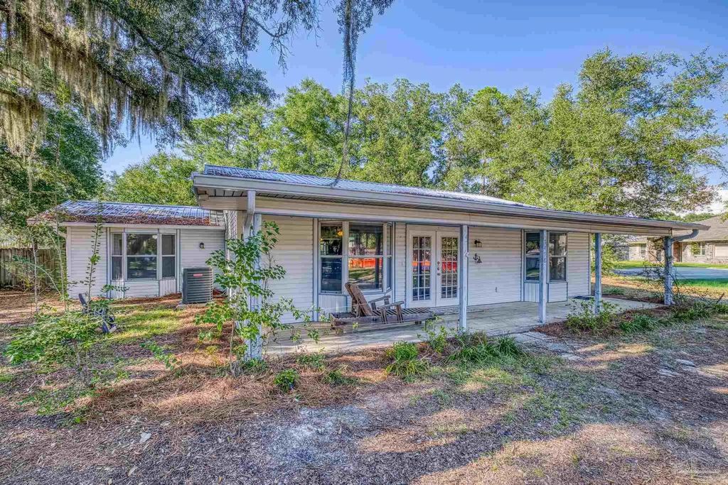 7498 Chase St, Navarre