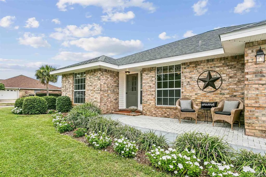 1329 Connemara Cir, Gulf Breeze