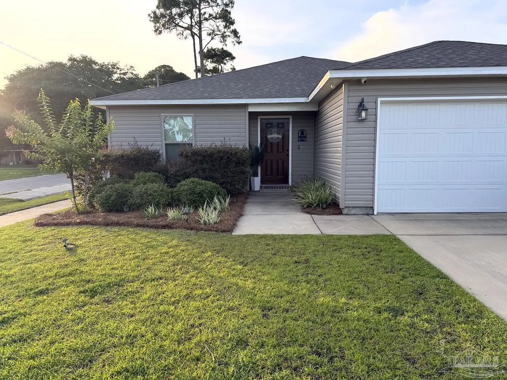 8780 Schooner Ln, Pensacola