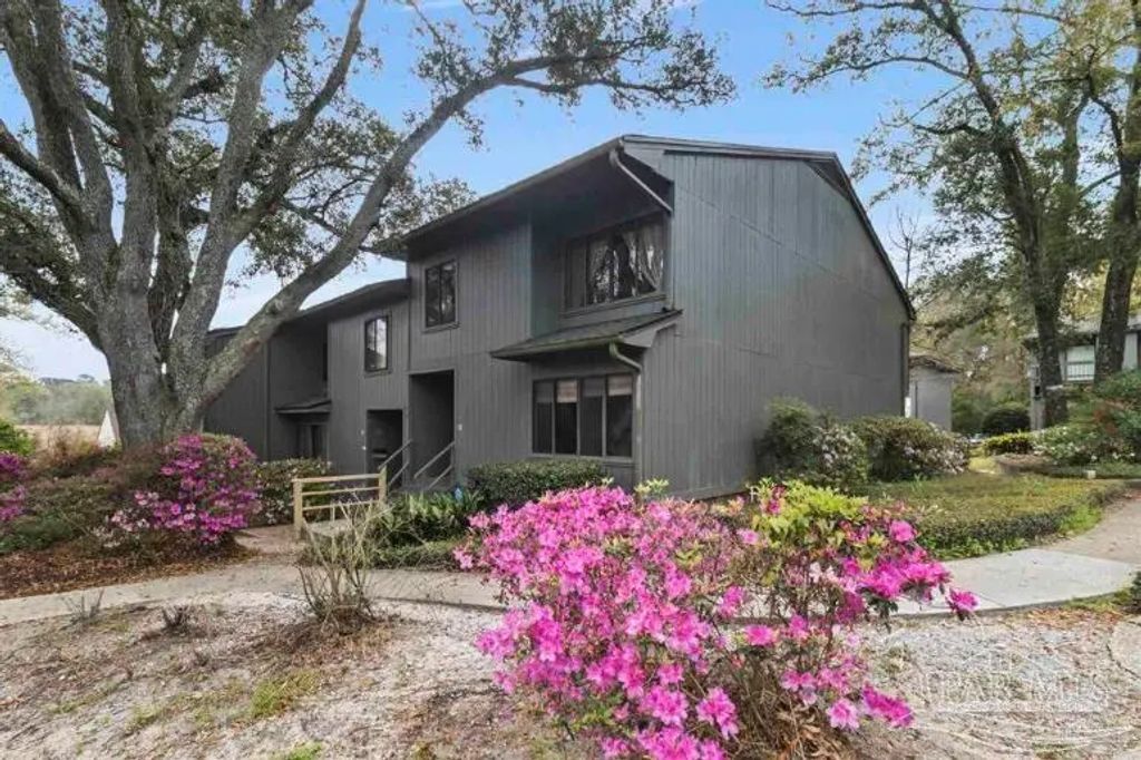 11 Hillbrook Way, Pensacola