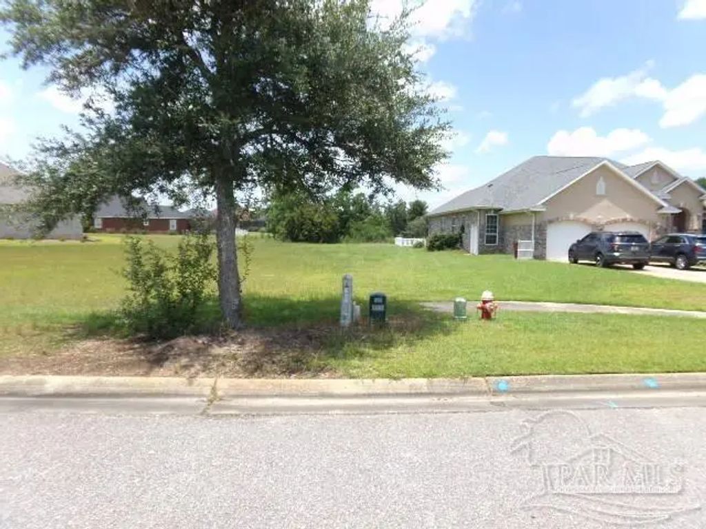 5751 Highland Lake Dr, Milton